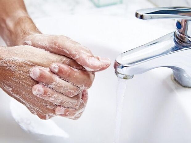 Händewaschen während der Entwurmung